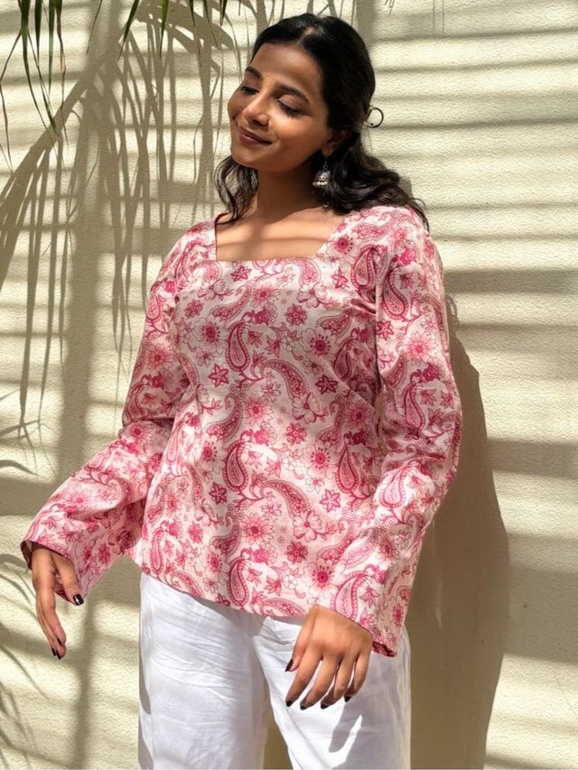 Women's Sleeveless Flared Short Kurti – Pink & White